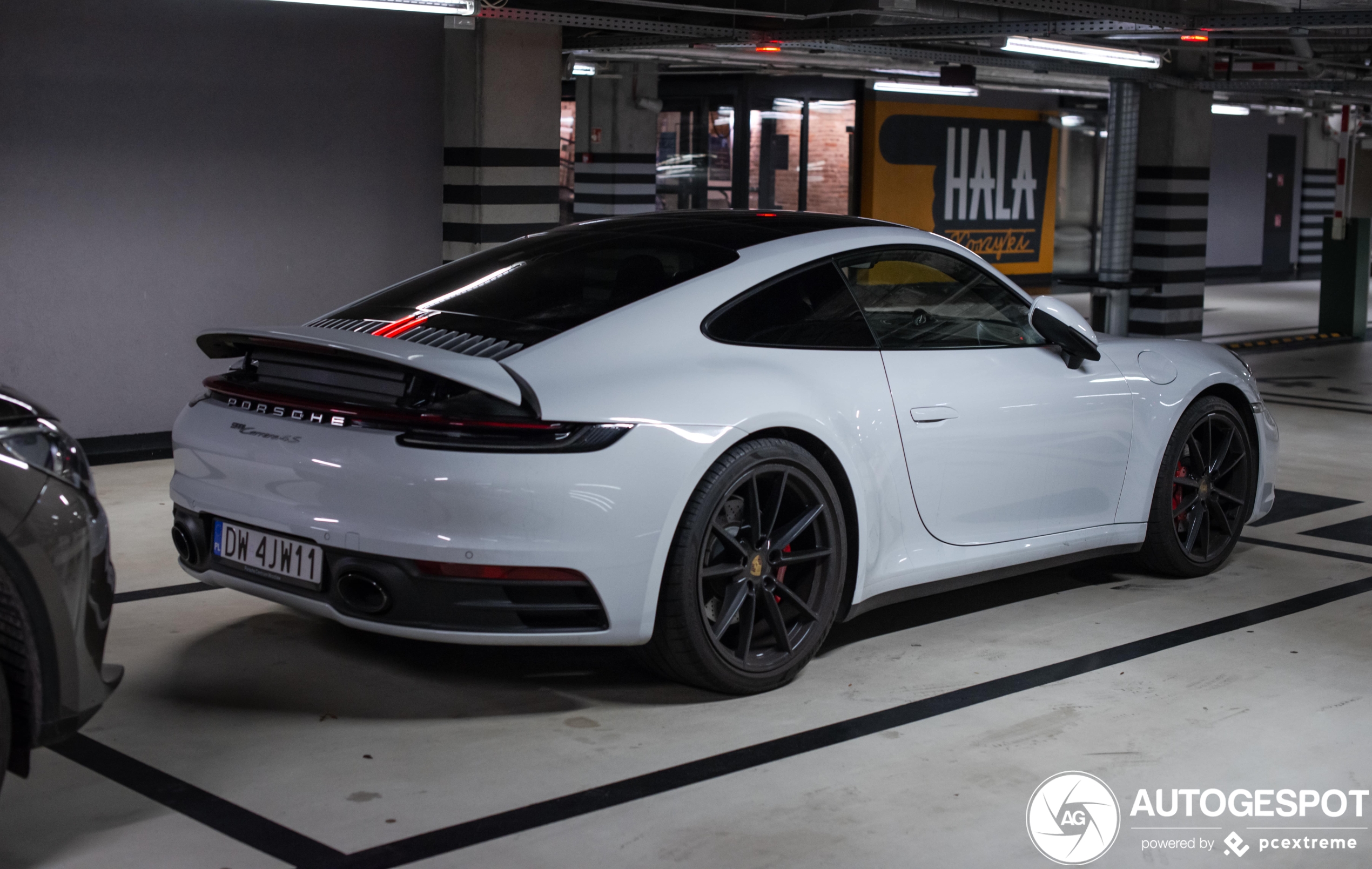 Porsche 992 Carrera 4S