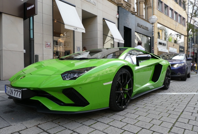 Lamborghini Aventador S LP740-4