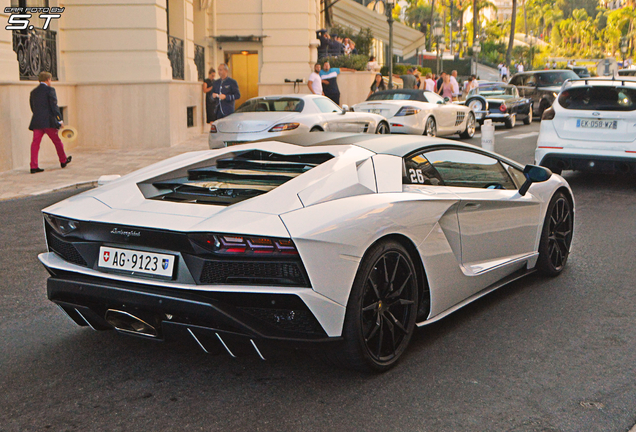 Lamborghini Aventador S LP740-4