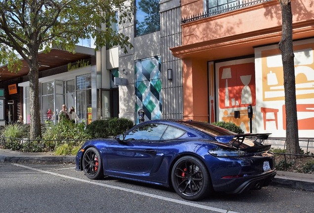 Porsche 718 Cayman GT4