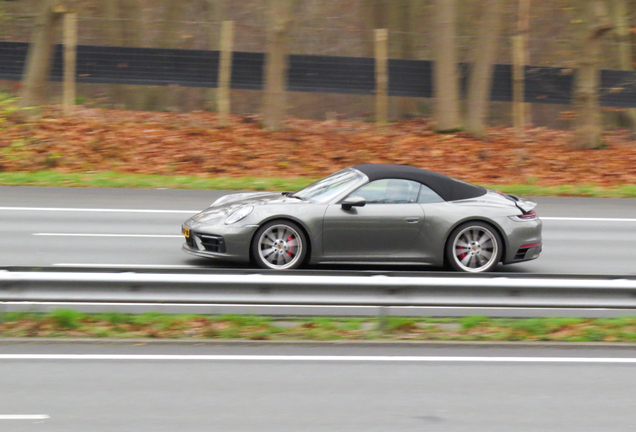 Porsche 992 Carrera 4S Cabriolet