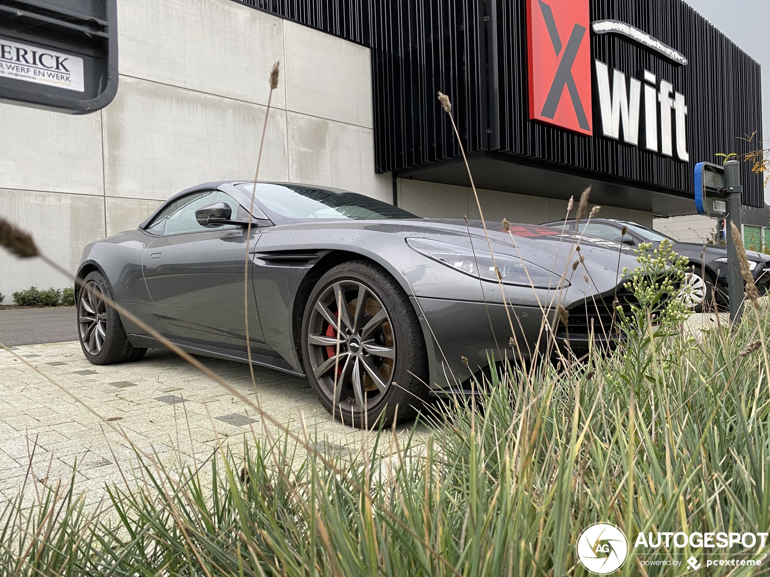 Aston Martin DB11 V8 Volante