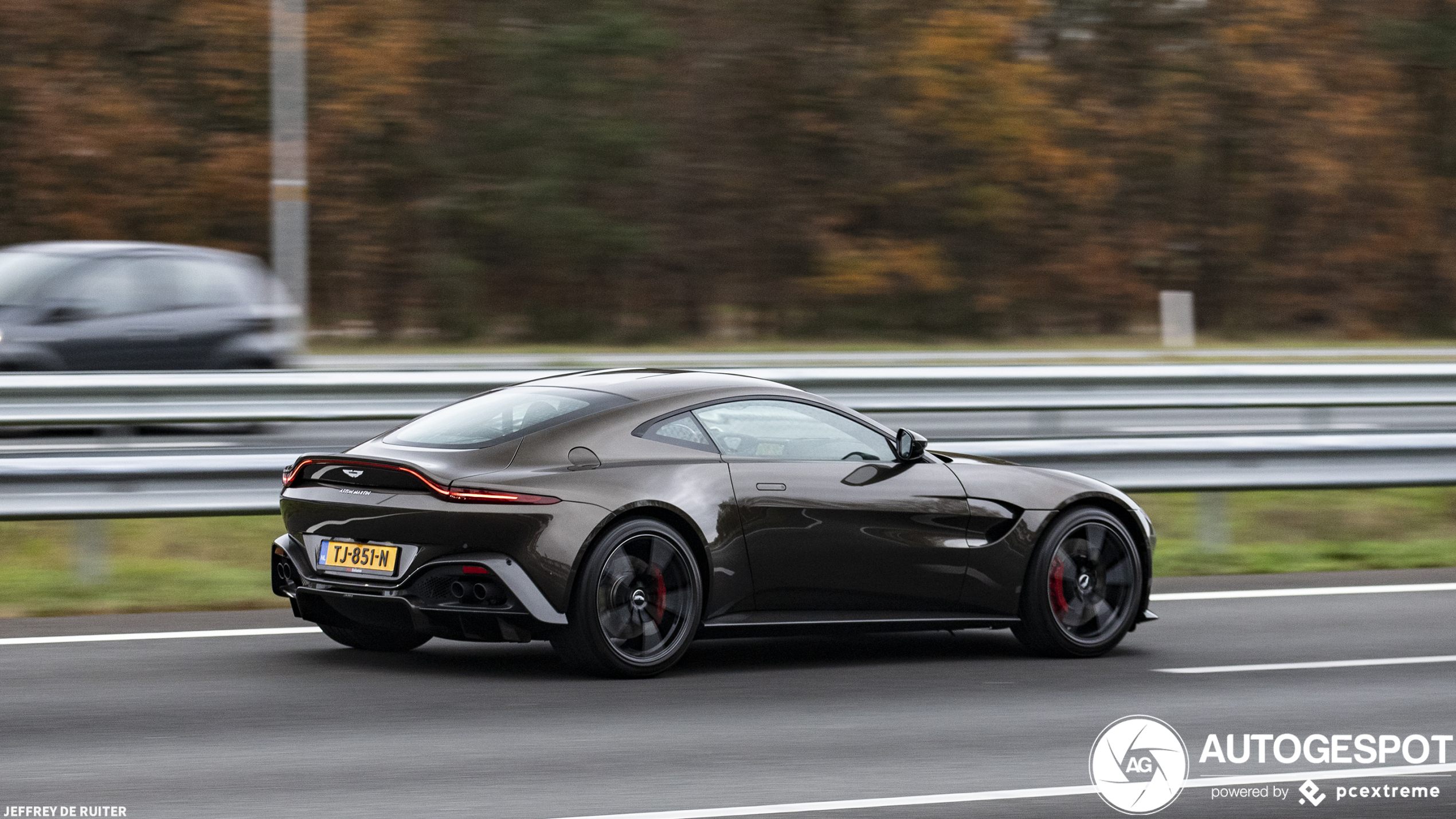 Aston Martin V8 Vantage 2018