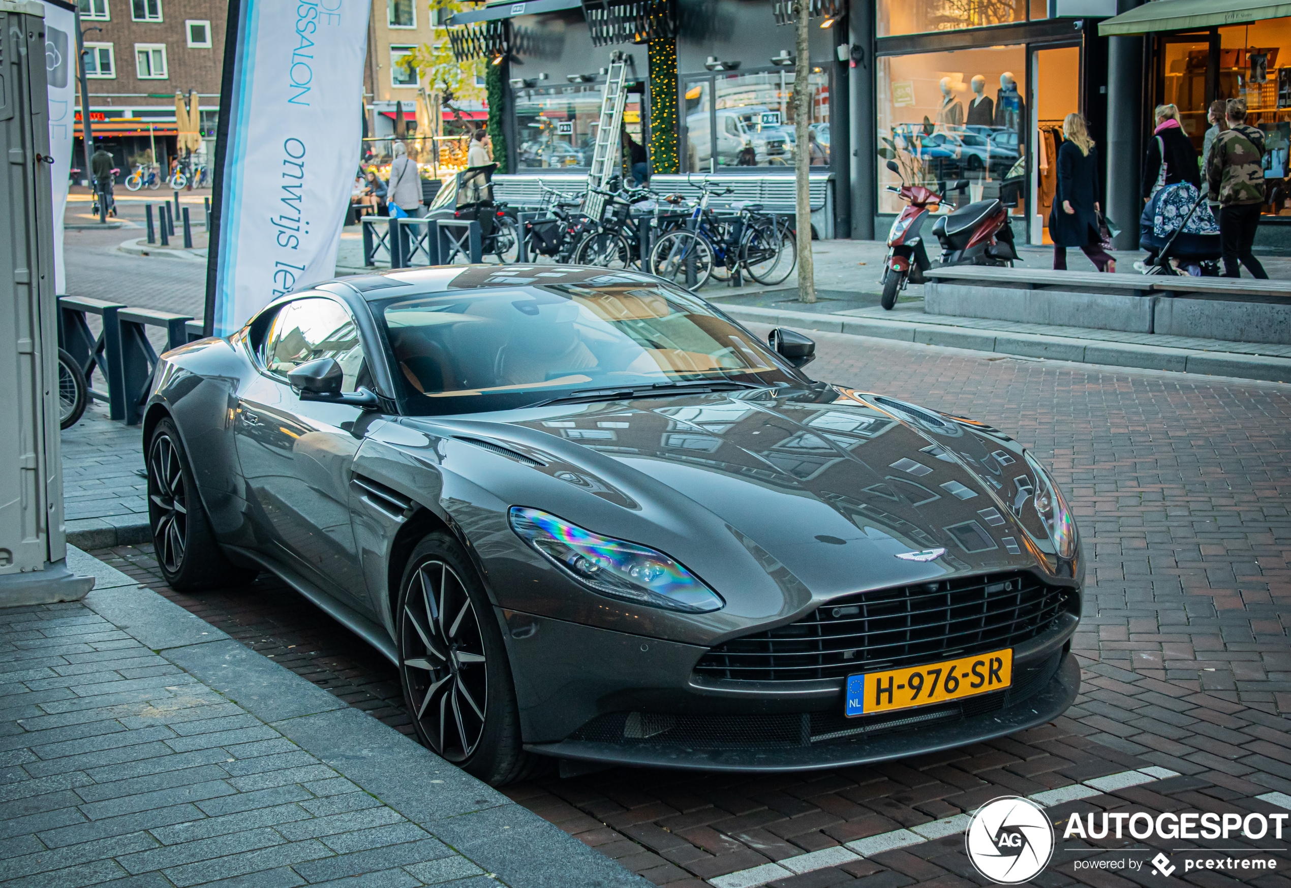 Aston Martin DB11 V8