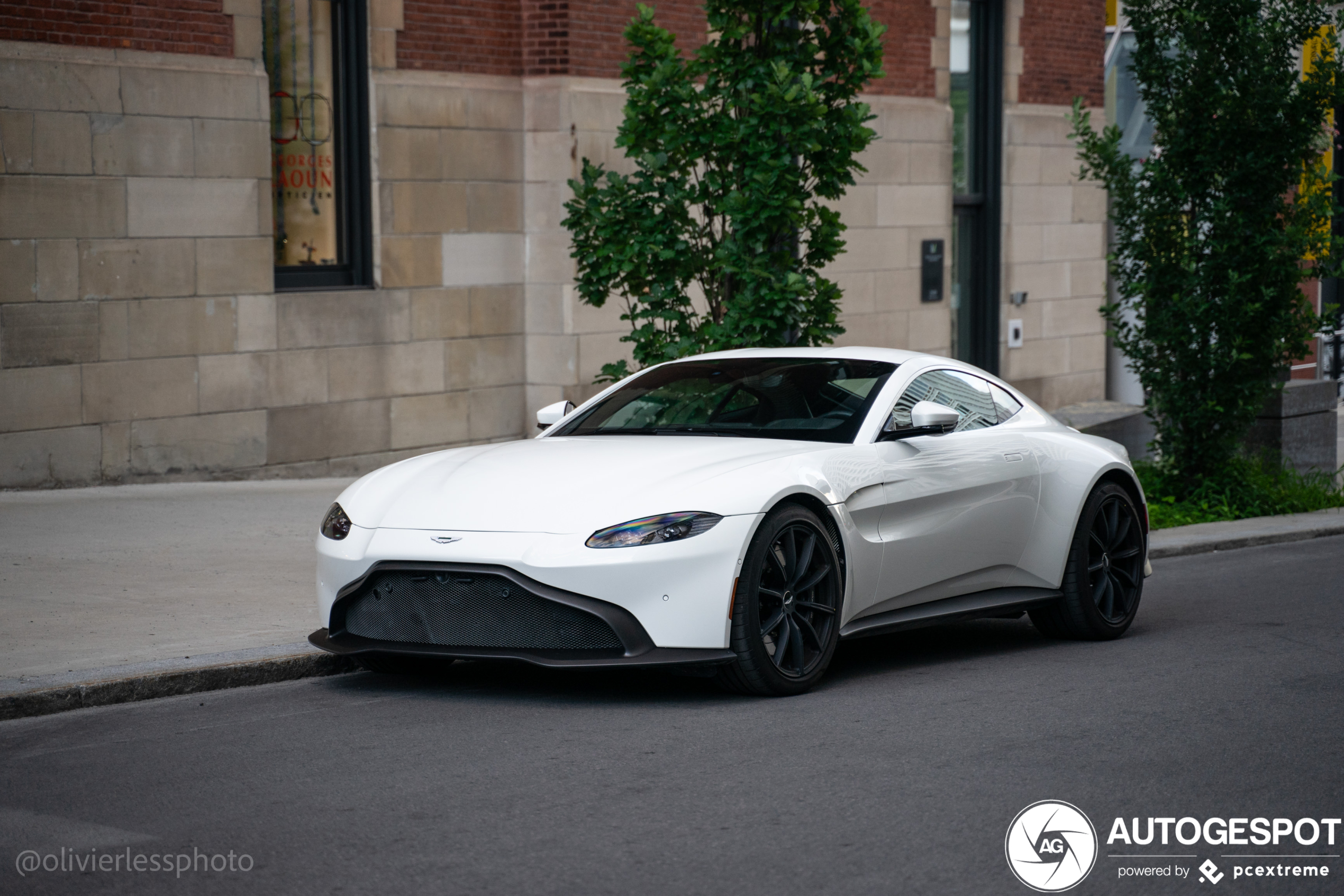 Aston Martin V8 Vantage 2018