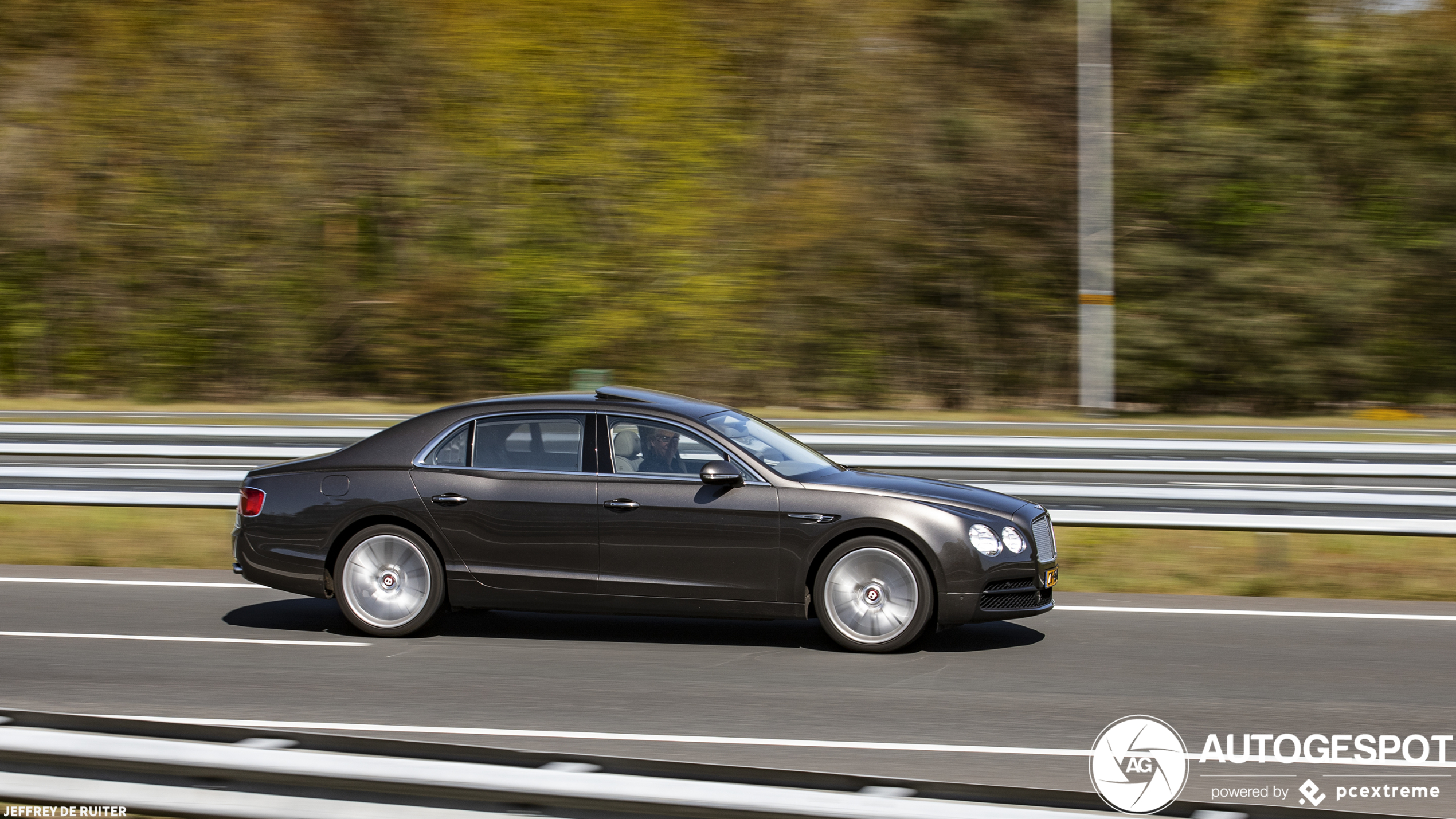 Bentley Flying Spur V8