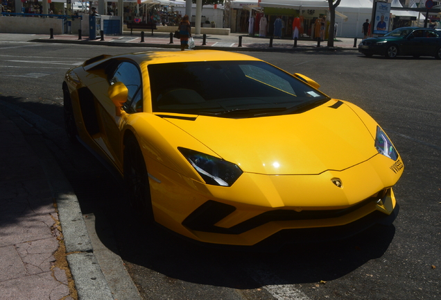 Lamborghini Aventador S LP740-4