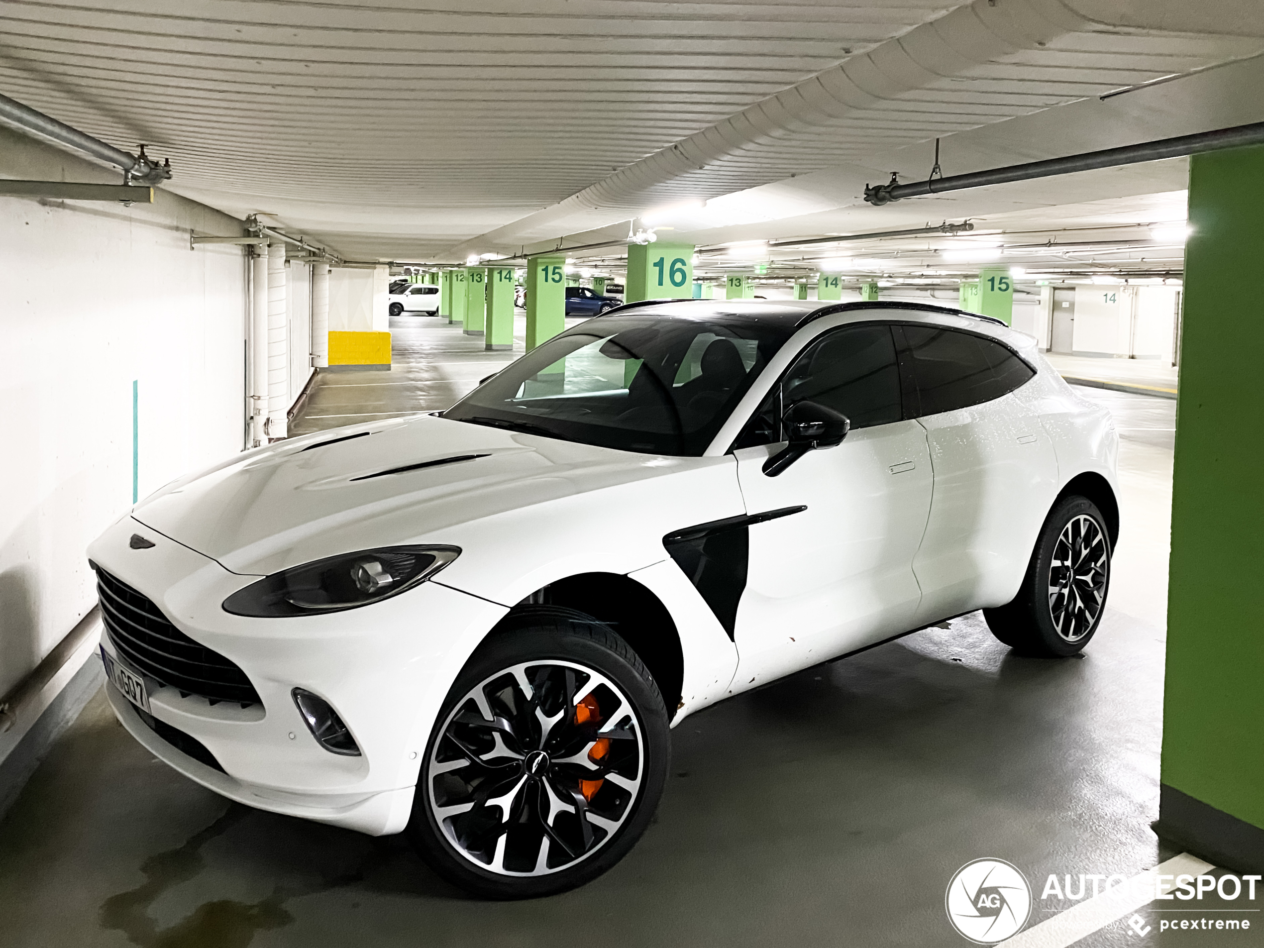 Deze Aston Martin DBX ziet er toch heerlijk uit