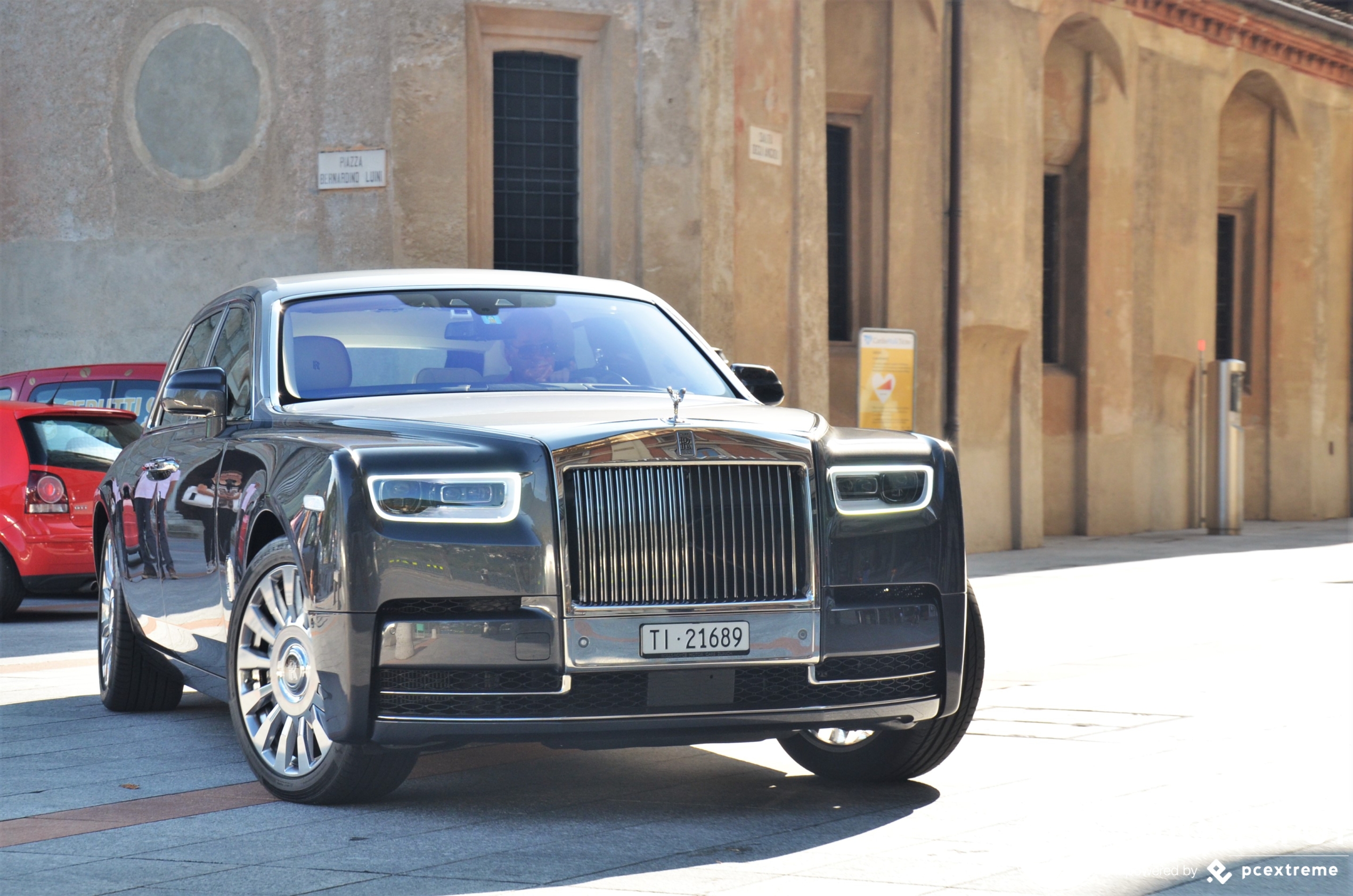 Rolls Royce Phantom VIII   20 November 20   Autogespot