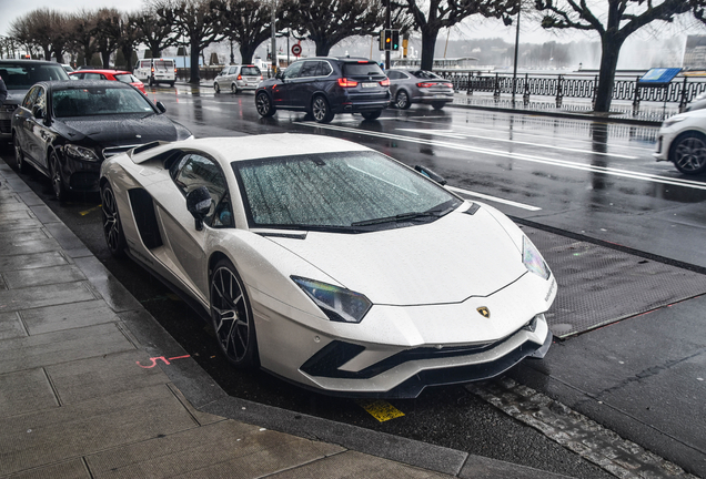 Lamborghini Aventador S LP740-4