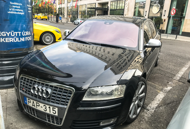 Audi S8 D3