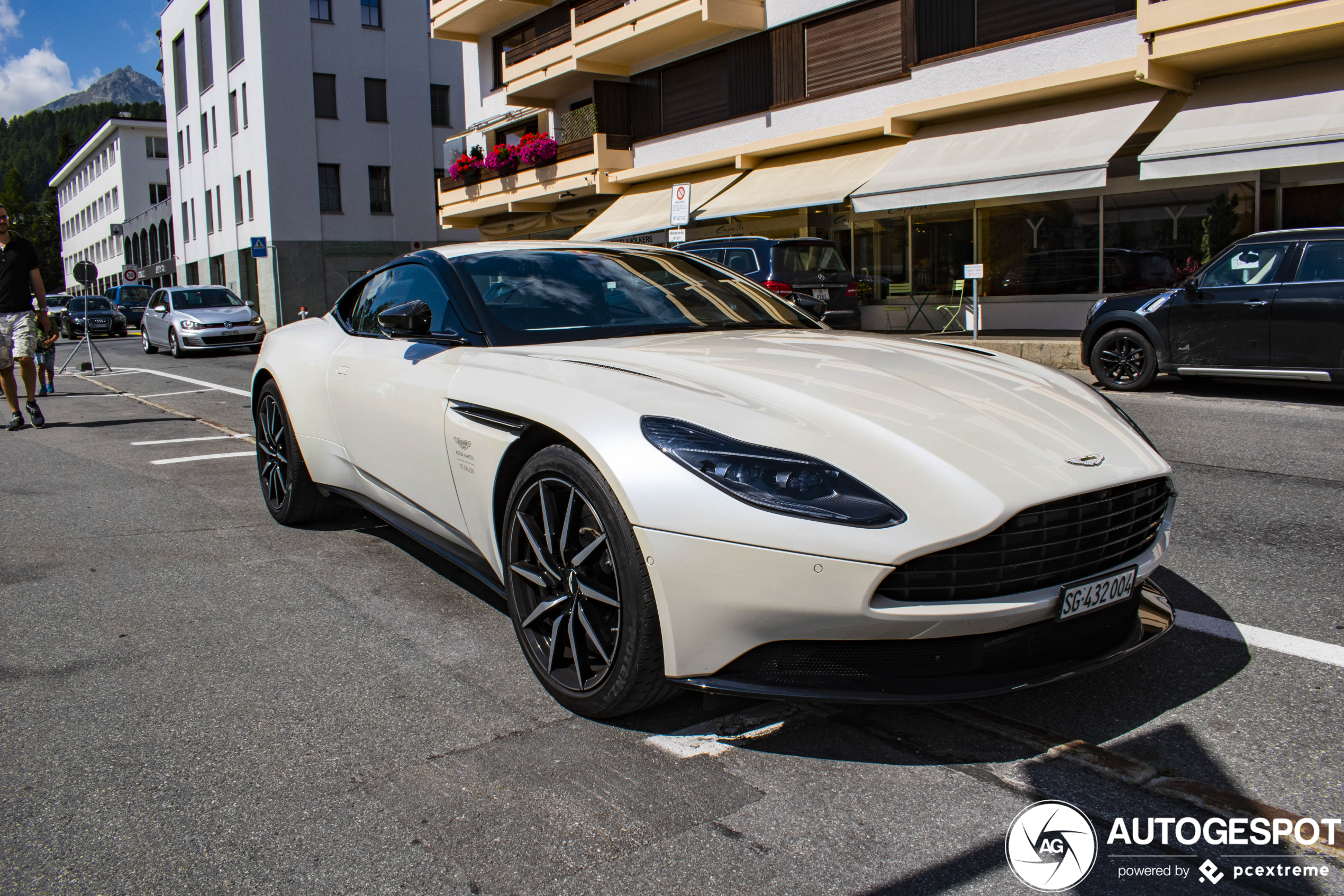 Aston Martin DB11 V8