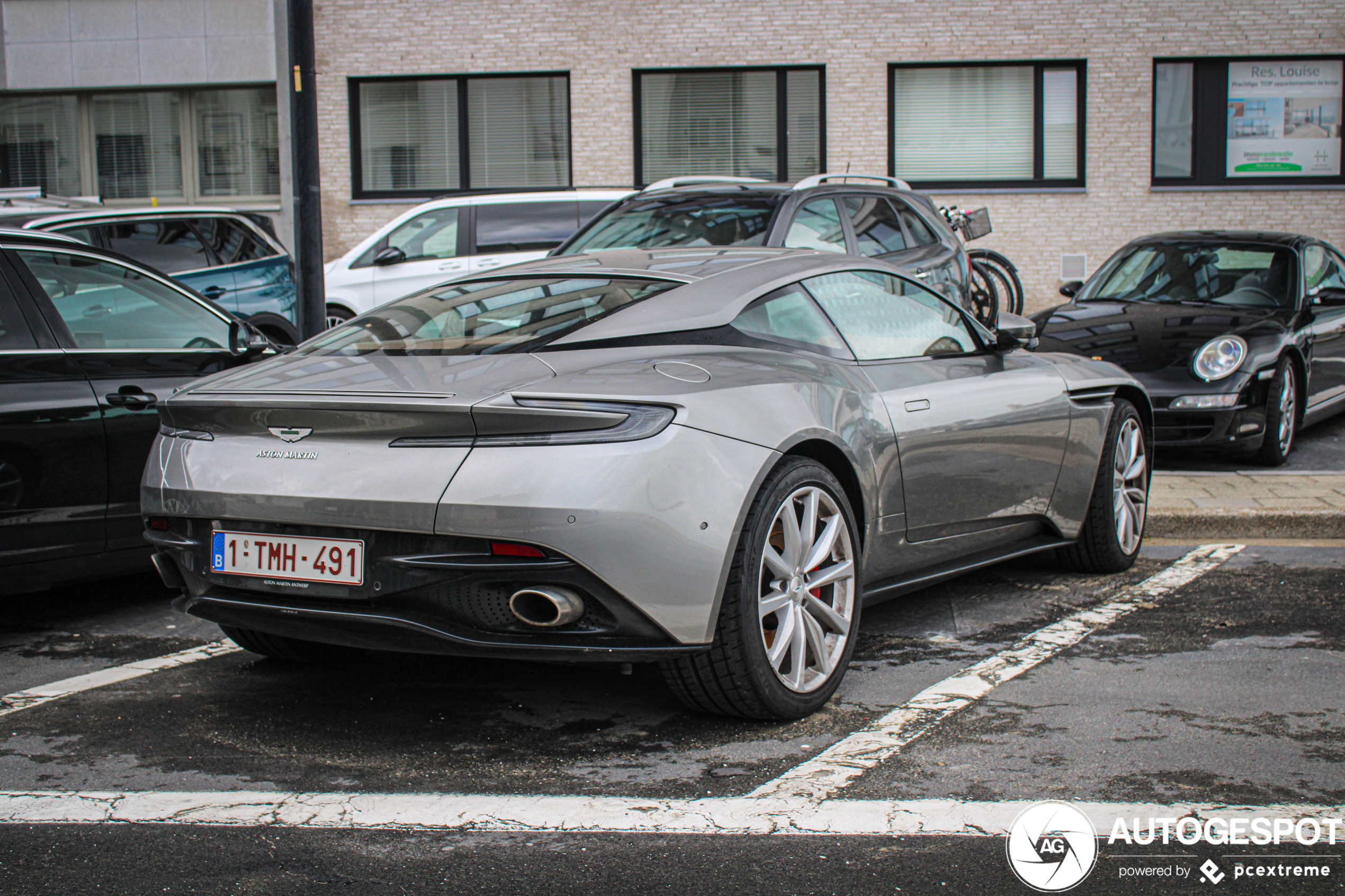 Aston Martin DB11 V8