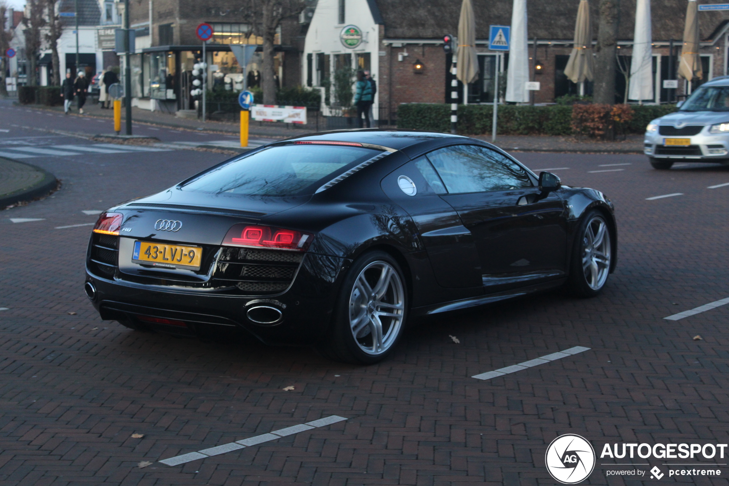 Audi R8 V10