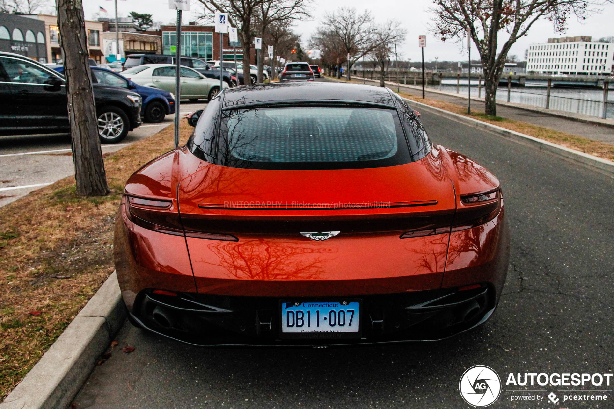 Aston Martin DB11