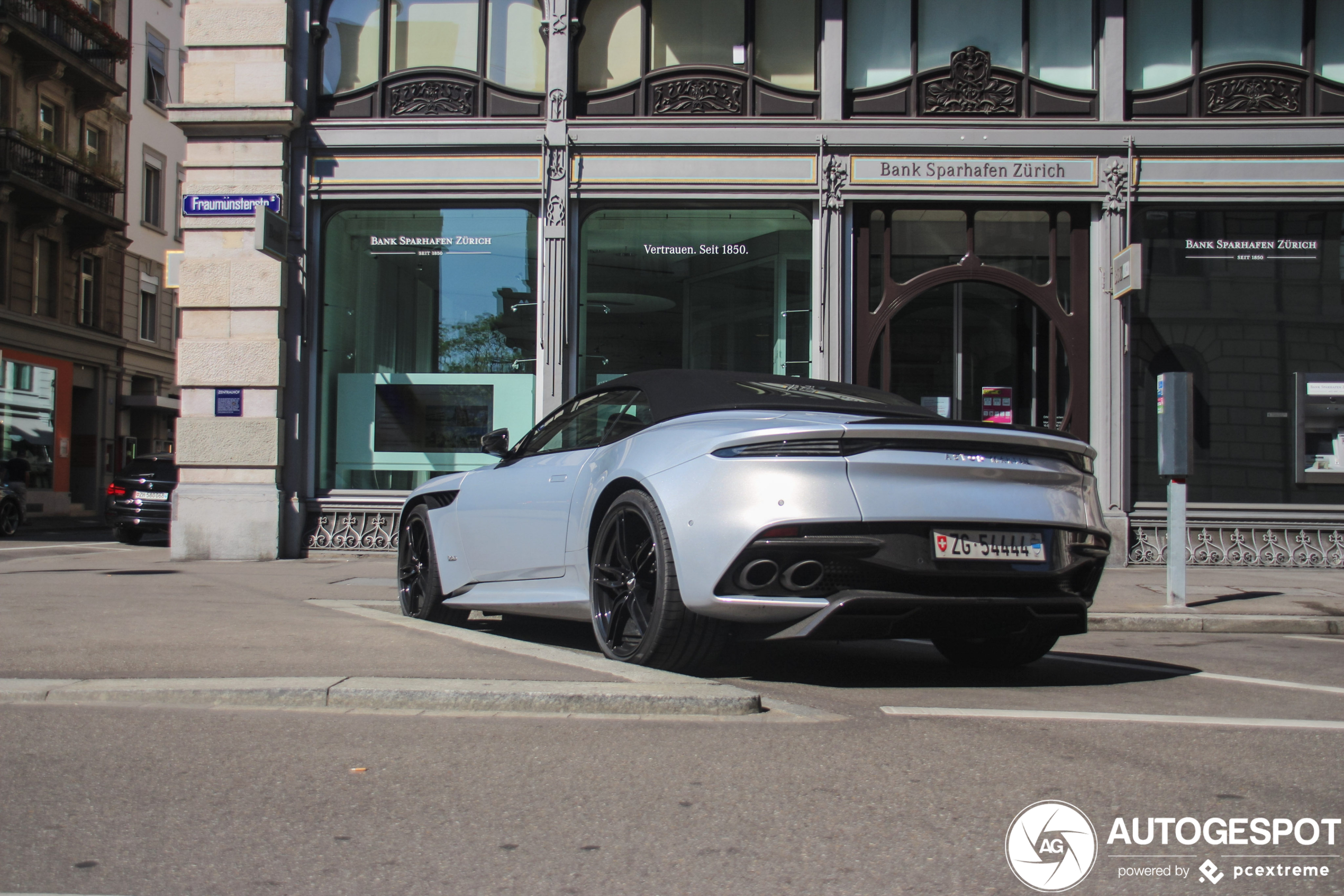 Aston Martin DBS Superleggera Volante