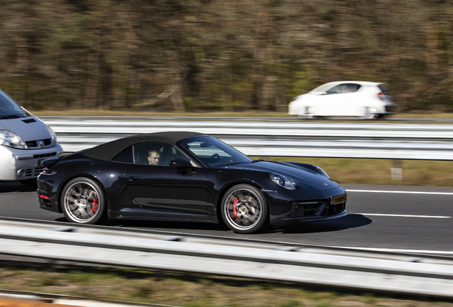 Porsche 992 Carrera 4S Cabriolet