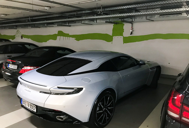 Aston Martin DB11 V8