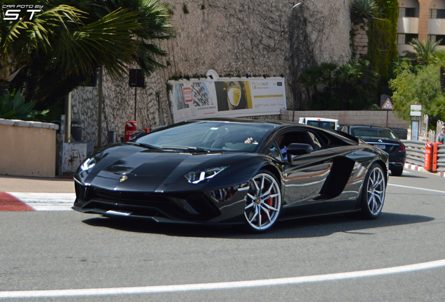 Lamborghini Aventador S LP740-4