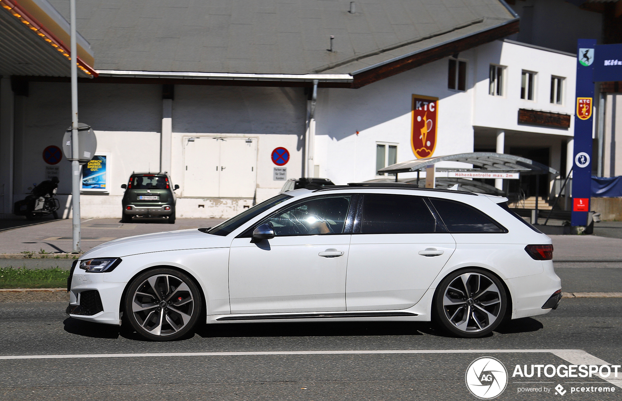 Audi RS4 Avant B9