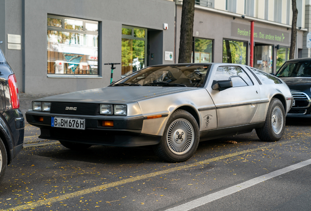 DeLorean DMC-12