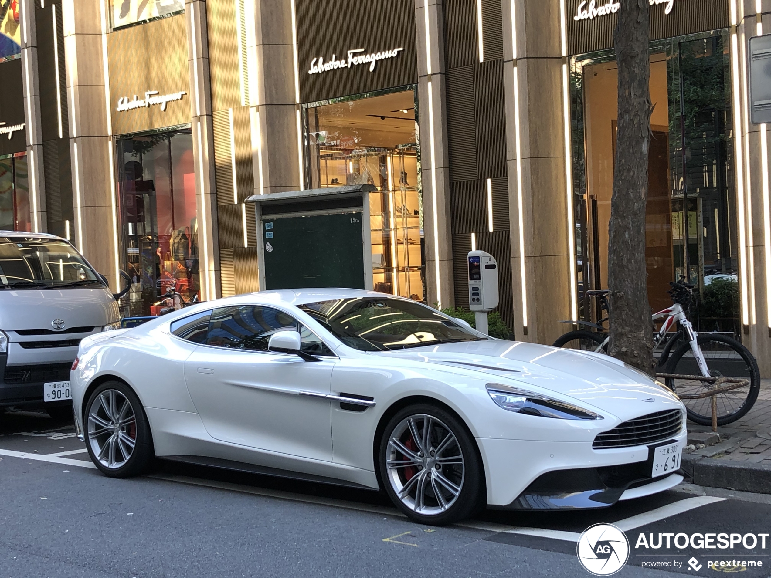 Aston Martin Vanquish 2013