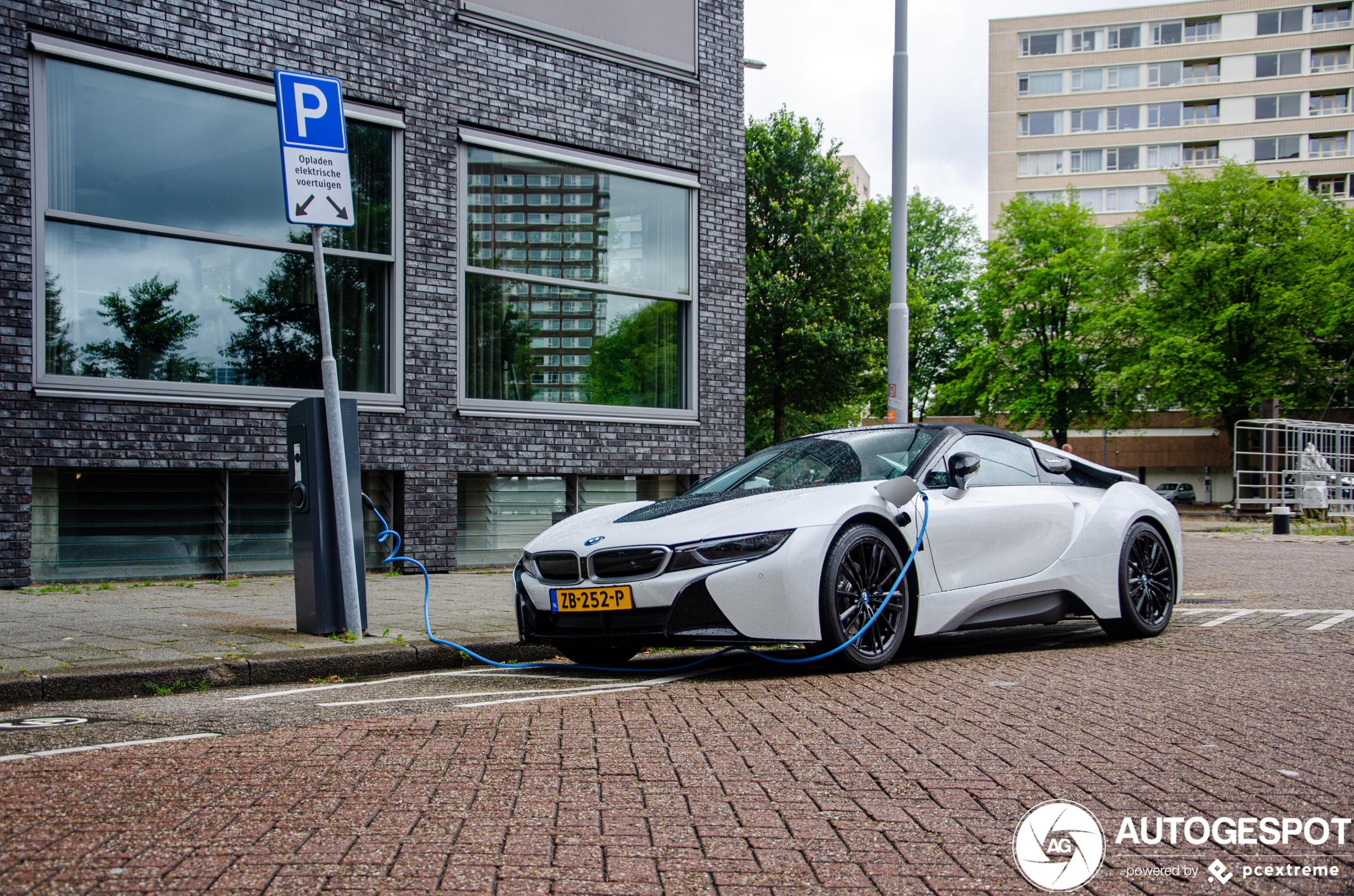 BMW i8 Roadster