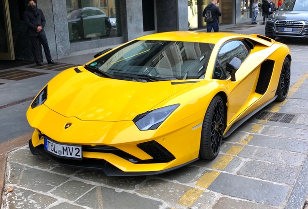 Lamborghini Aventador S LP740-4