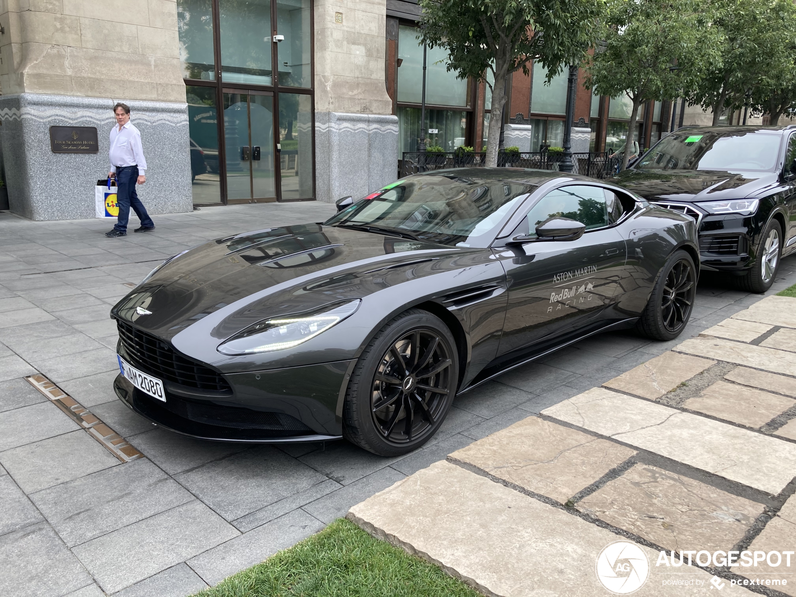 Aston Martin DB11