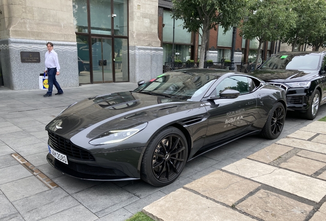 Aston Martin DB11