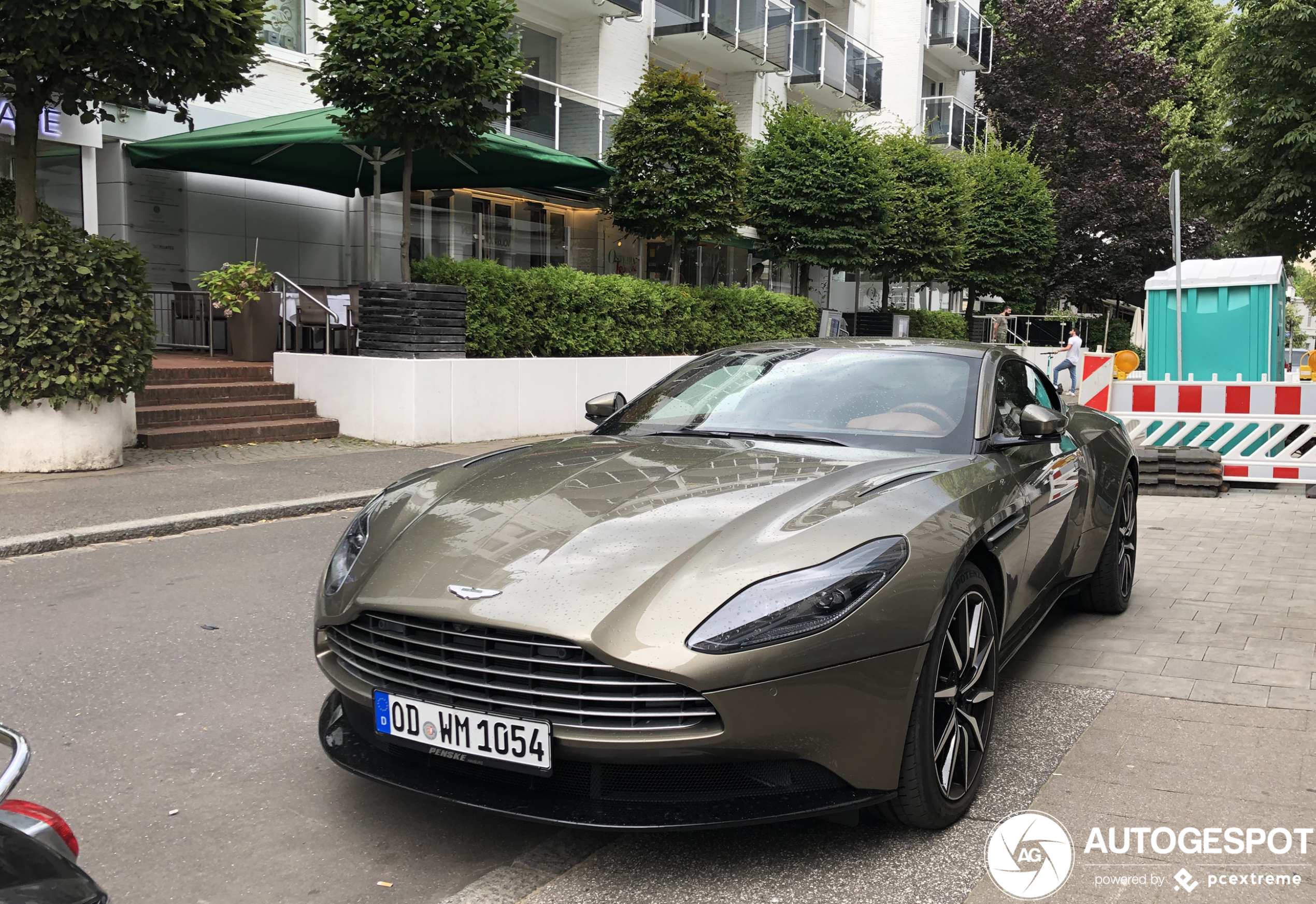 Aston Martin DB11 V8