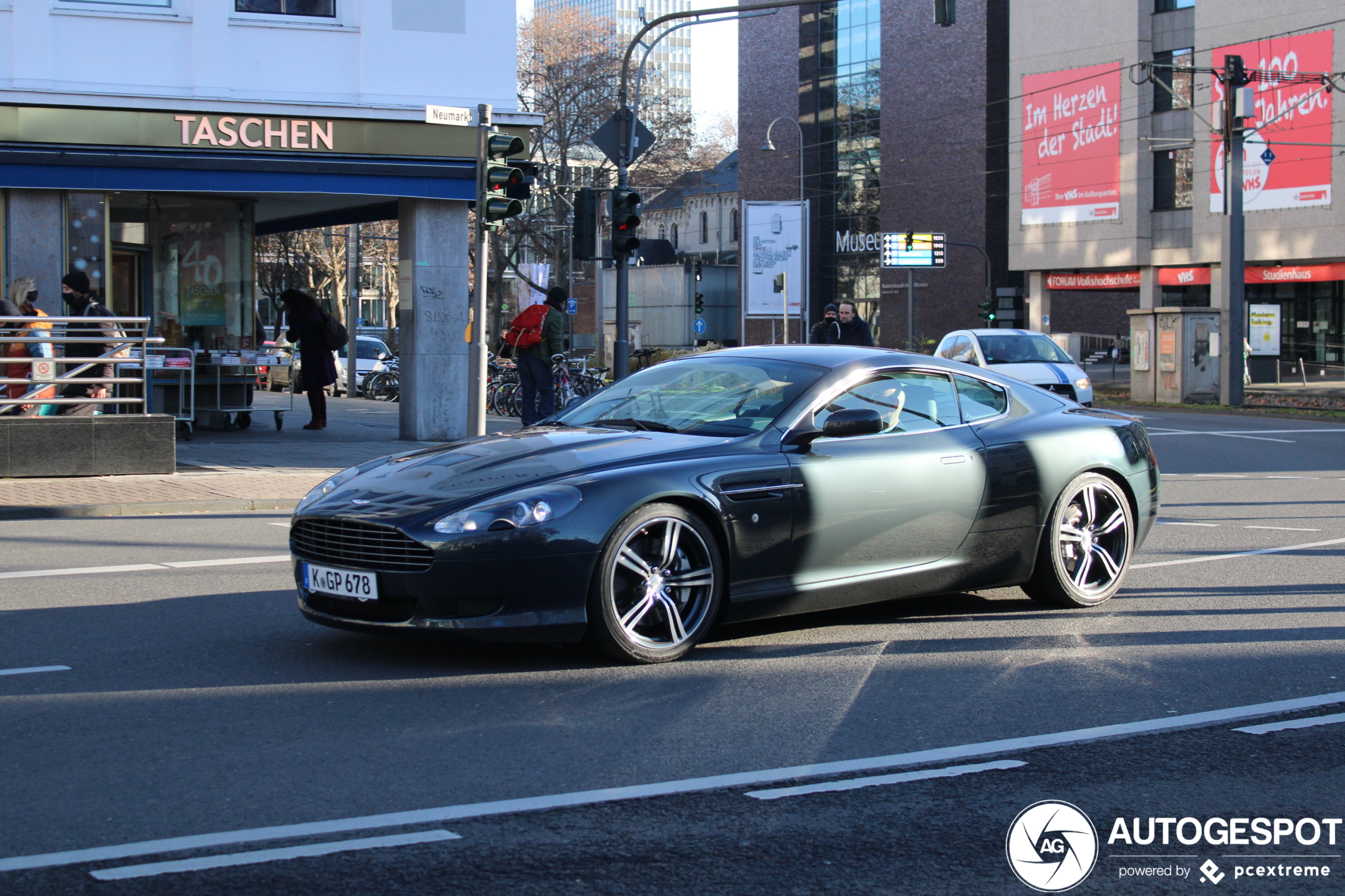 Aston Martin DB9