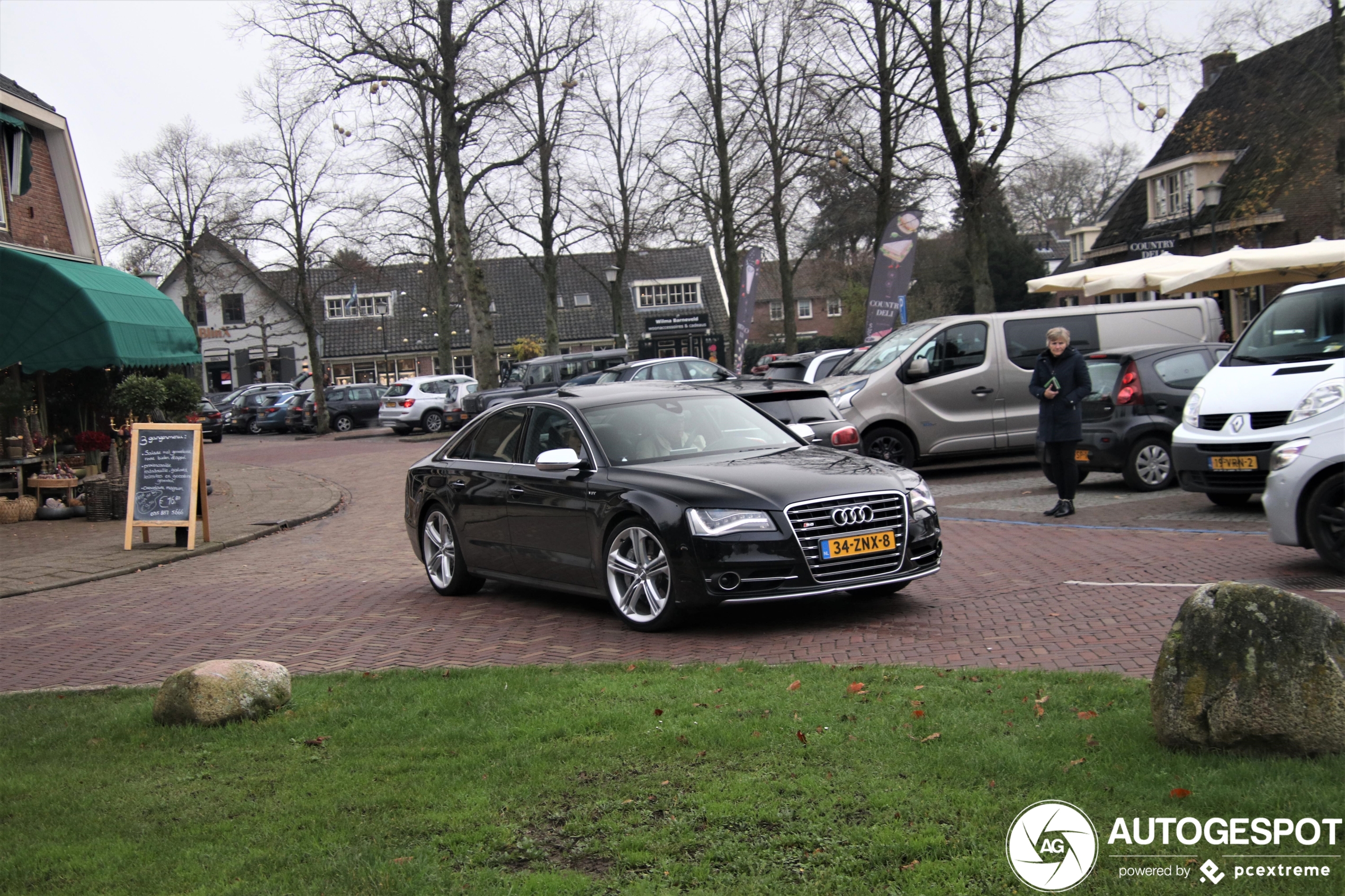 Audi S8 D4