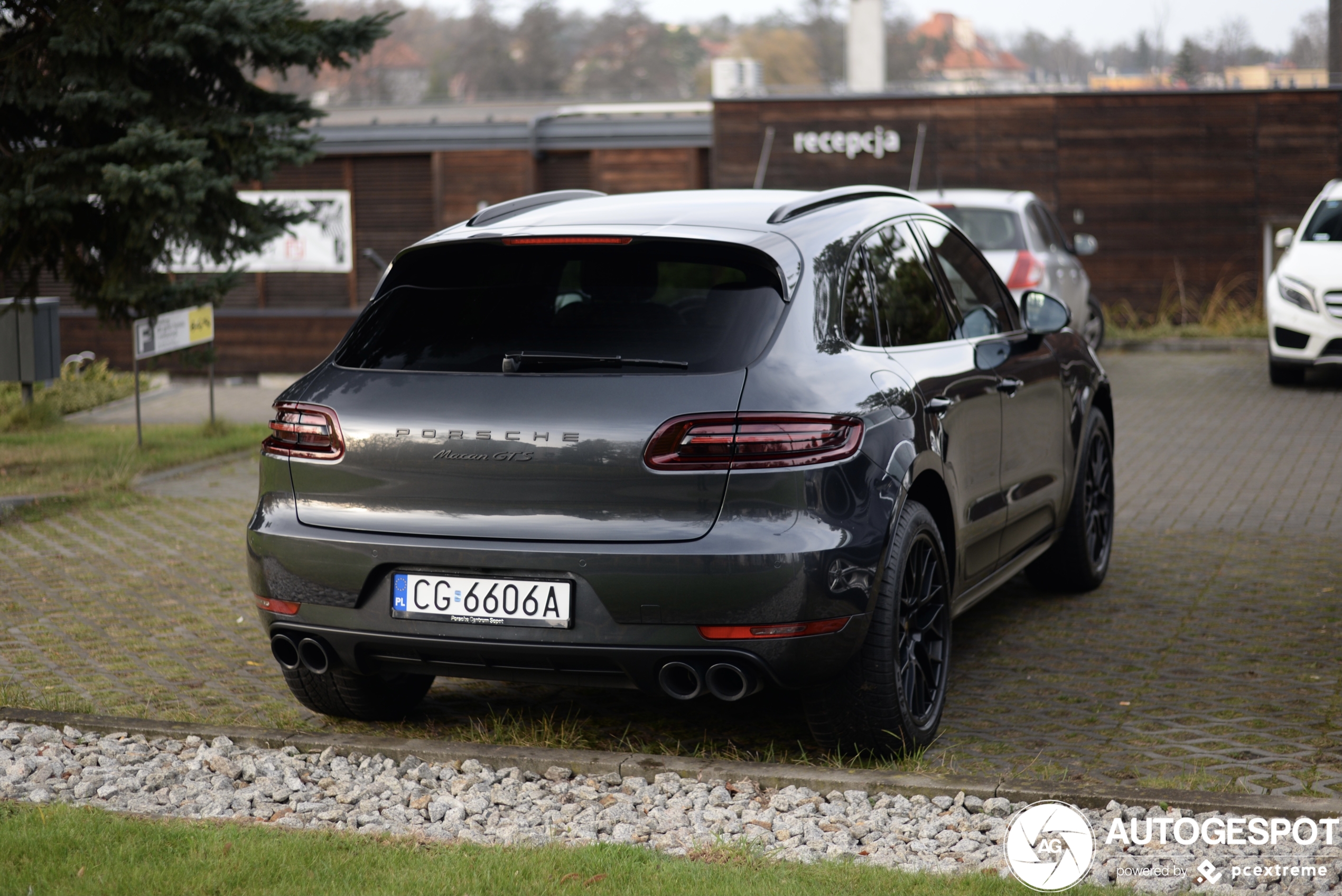 Porsche 95B Macan GTS