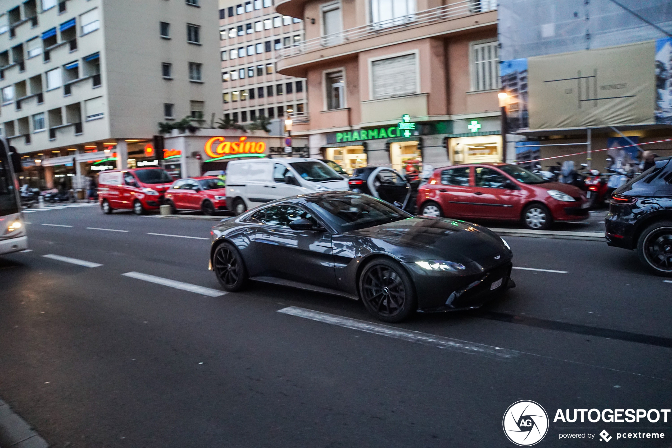 Aston Martin V8 Vantage 2018