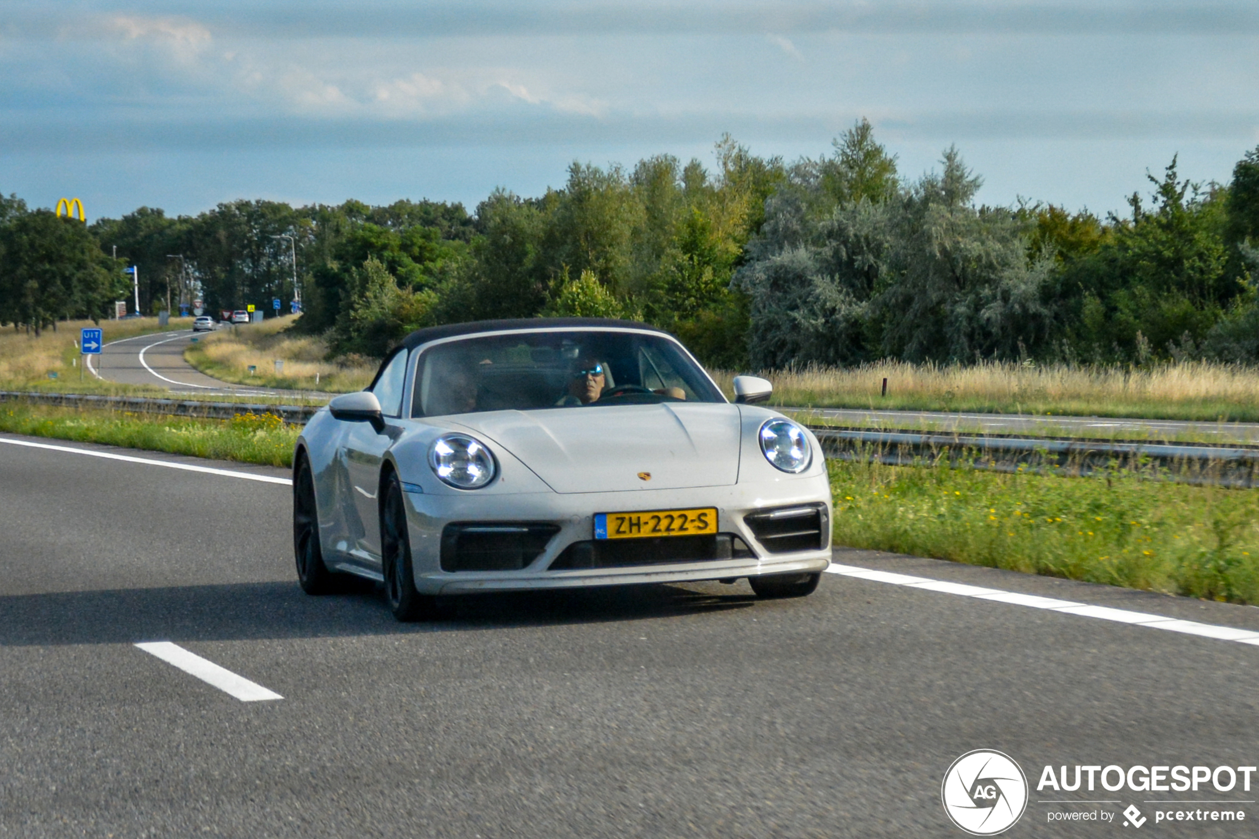 Porsche 992 Carrera 4S Cabriolet