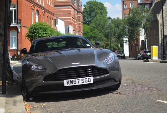 Aston Martin DB11