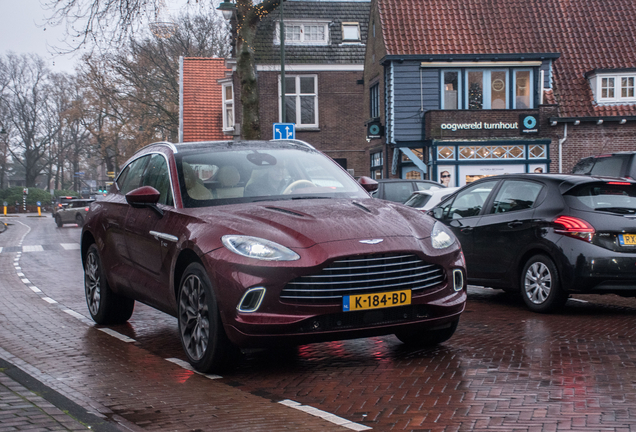 Aston Martin DBX