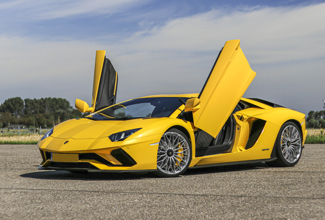 Lamborghini Aventador S LP740-4