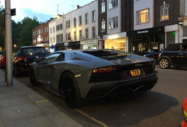 Lamborghini Aventador S LP740-4