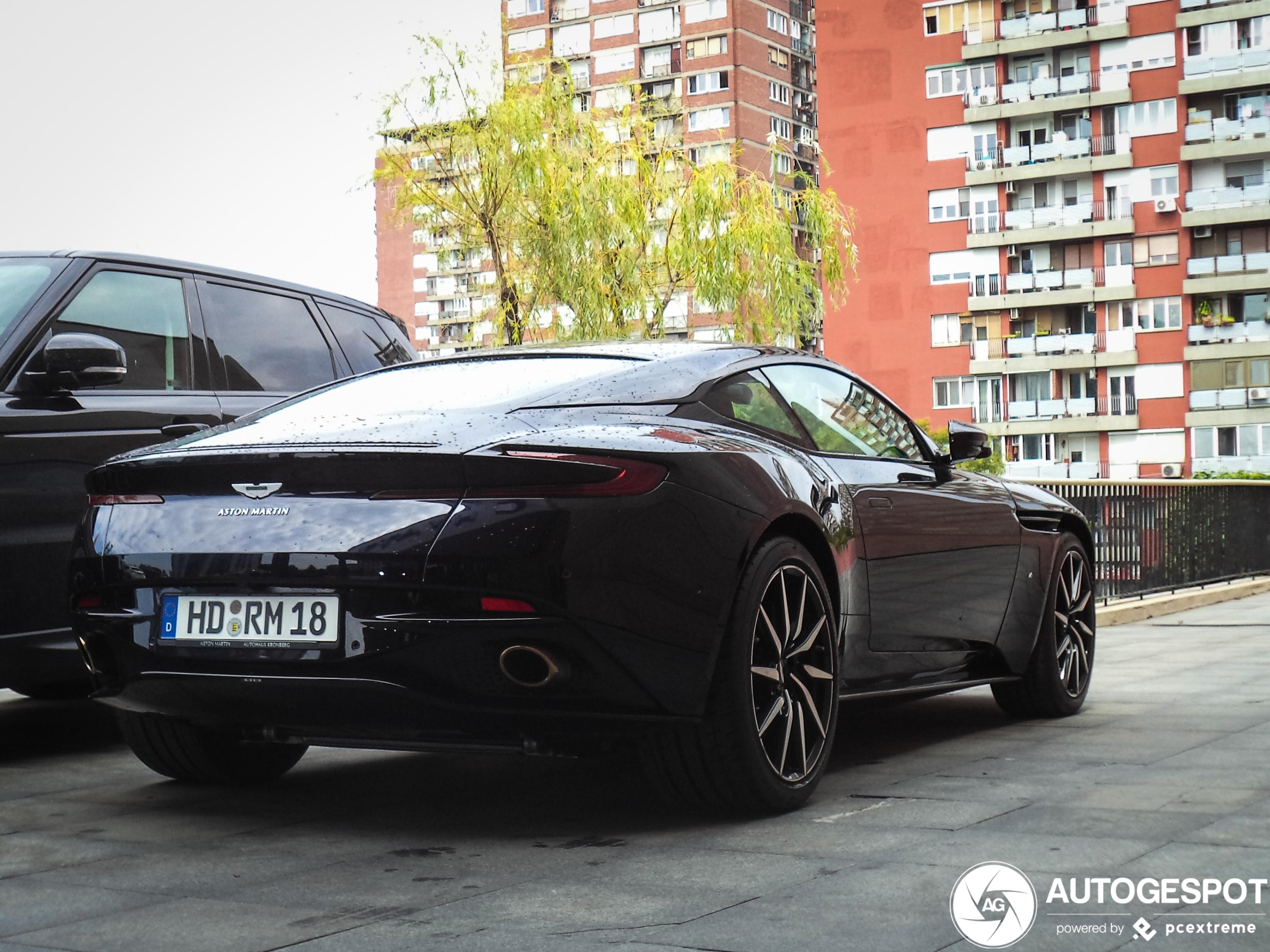 Aston Martin DB11