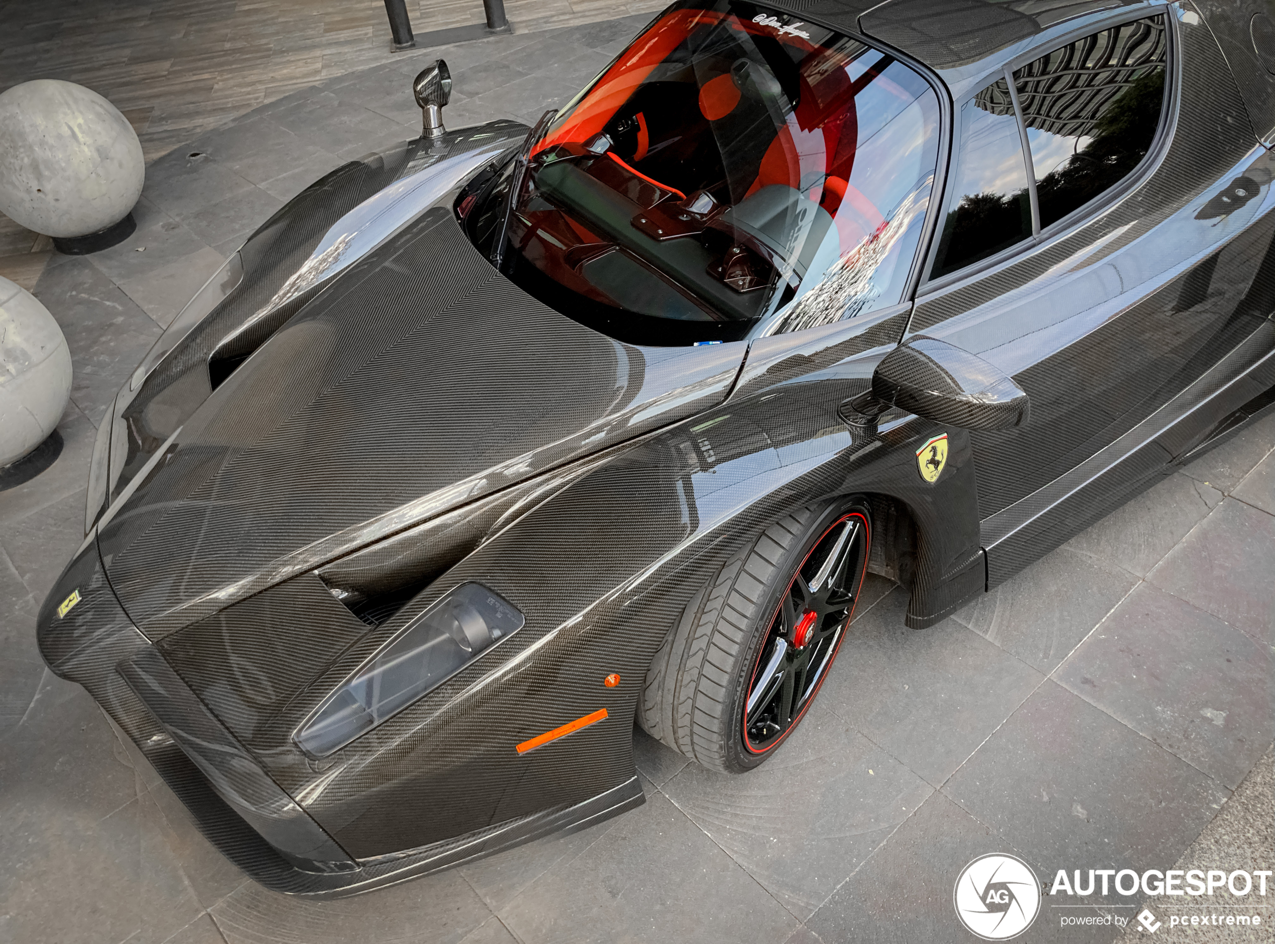 Heel speciaal! Ferrari Enzo Ferrari met carbon fiber body