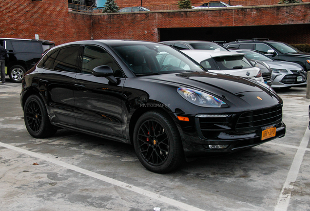 Porsche 95B Macan GTS