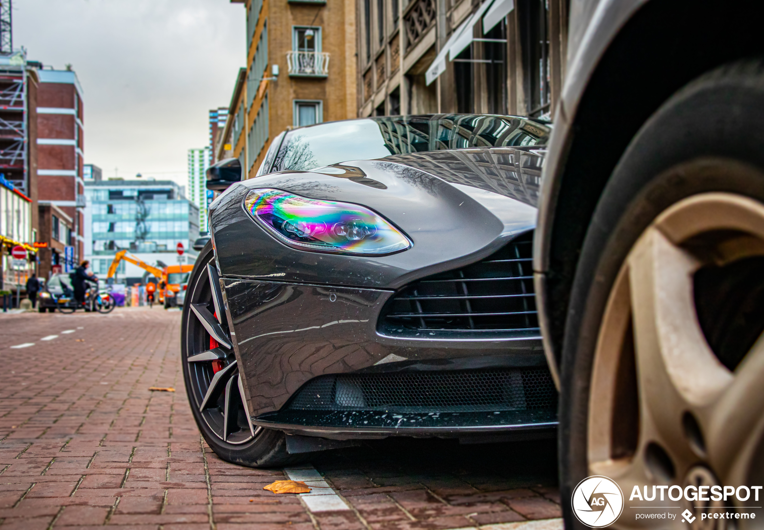 Aston Martin DB11 V8