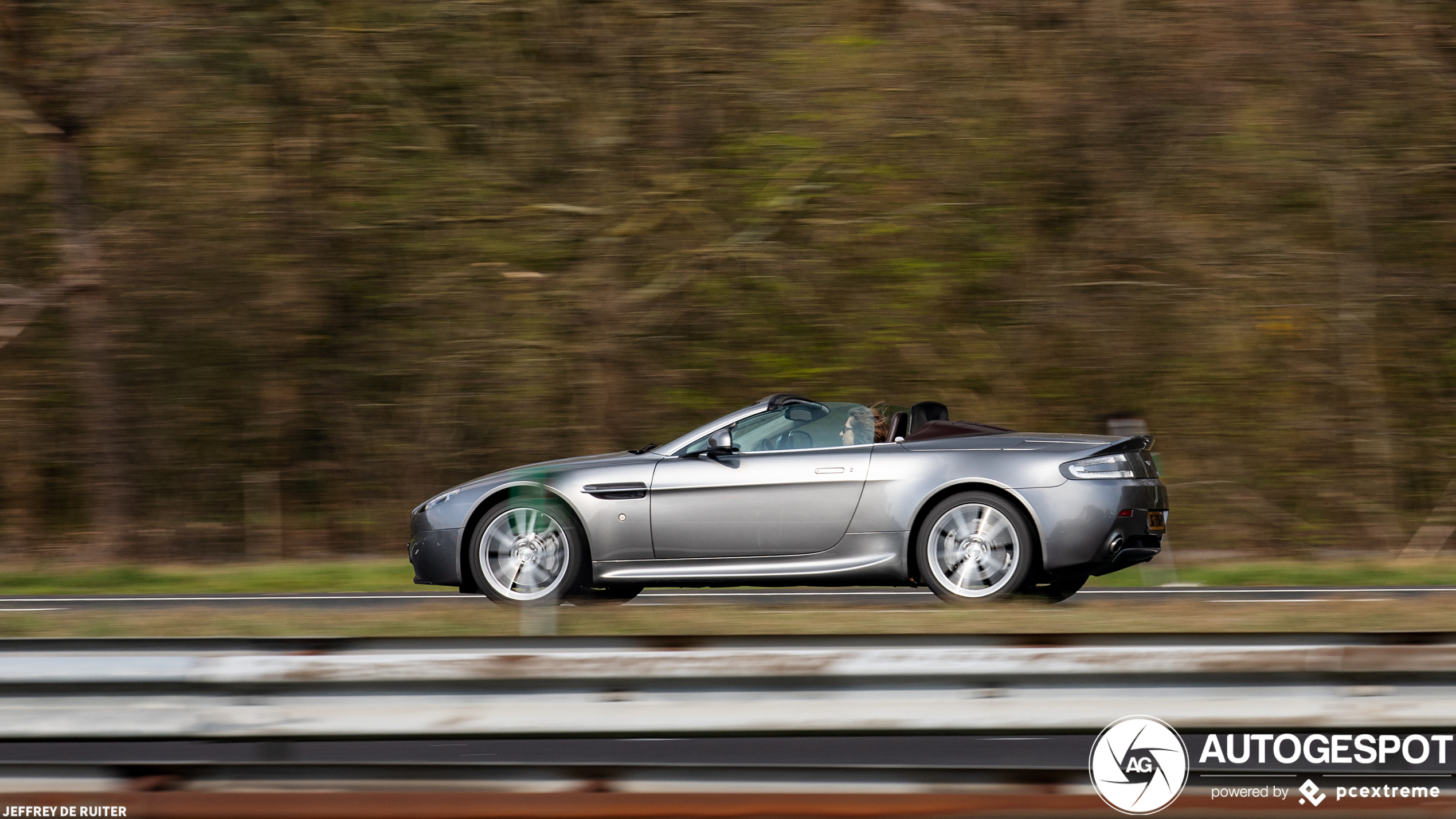 Aston Martin V8 Vantage Roadster