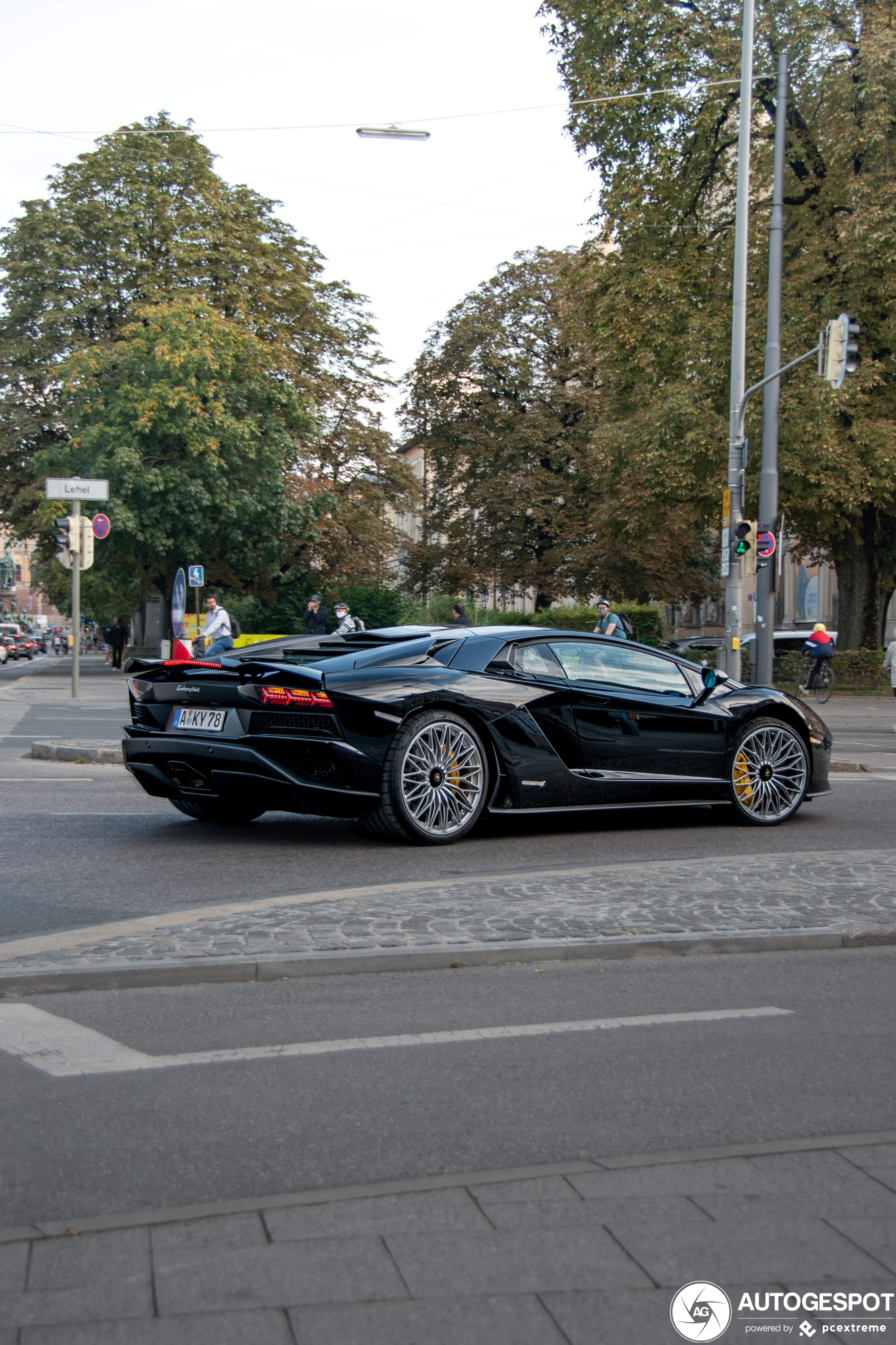 Lamborghini Aventador S LP740-4