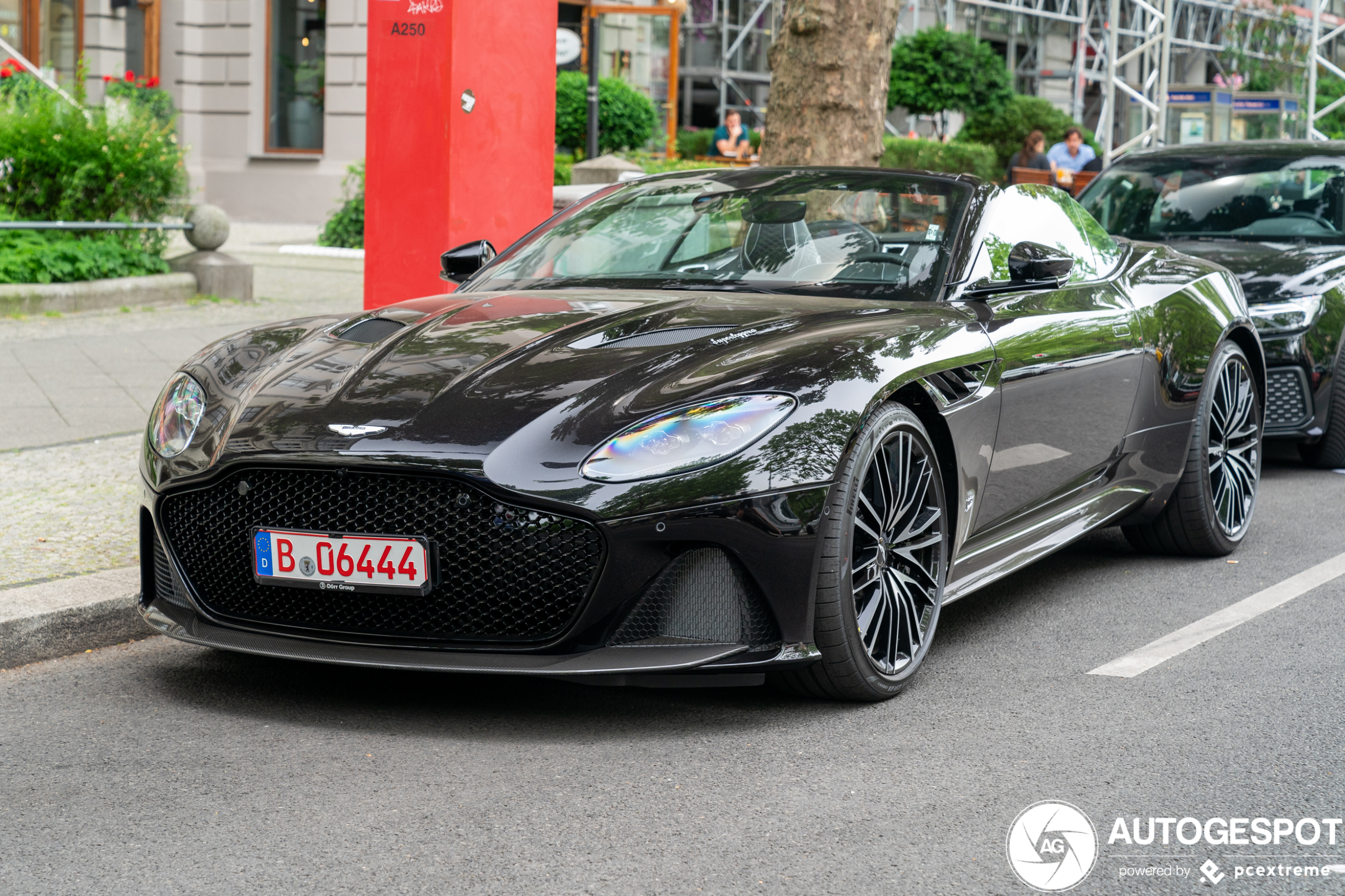 Aston Martin DBS Superleggera Volante