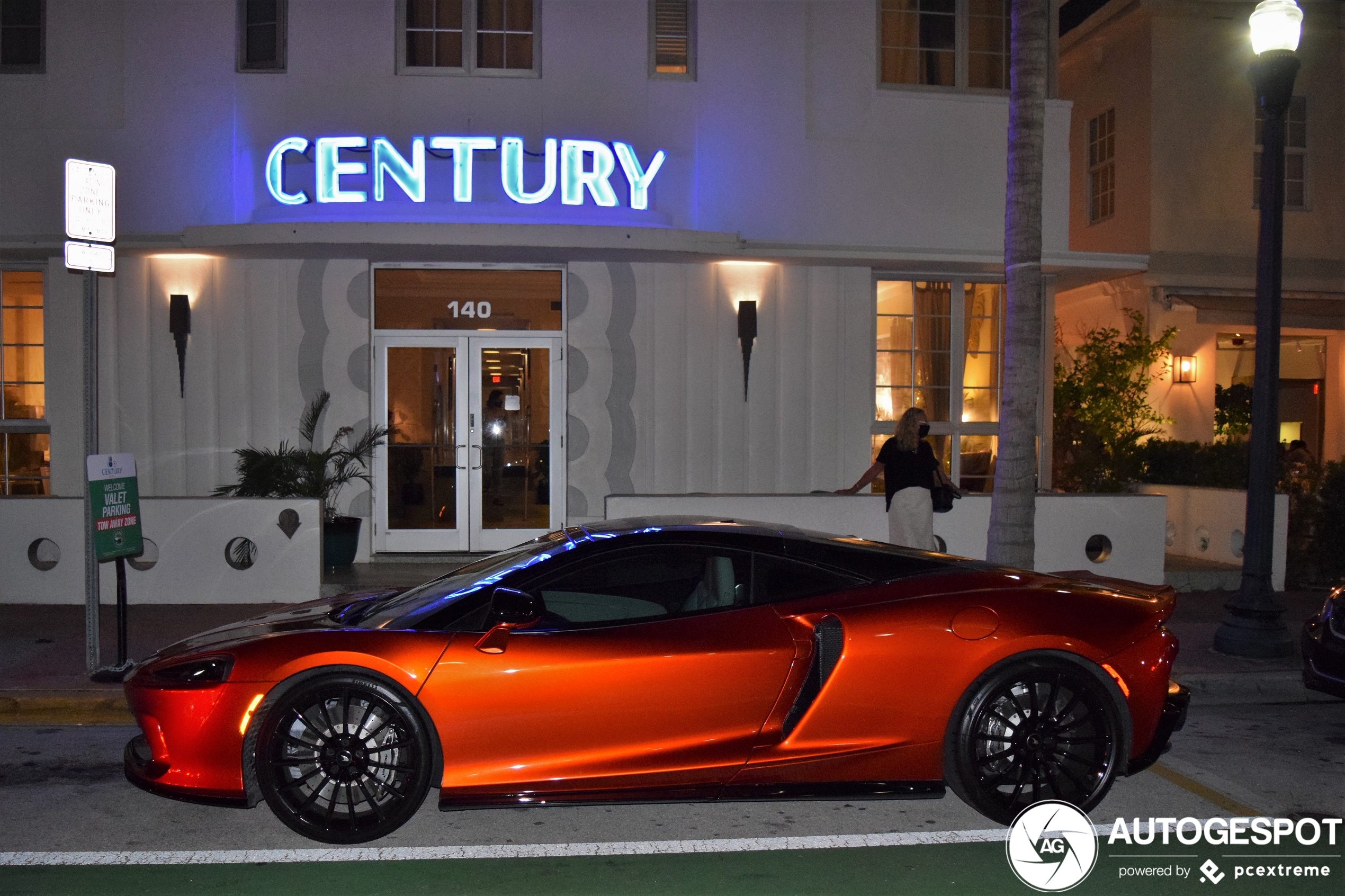 McLaren GT