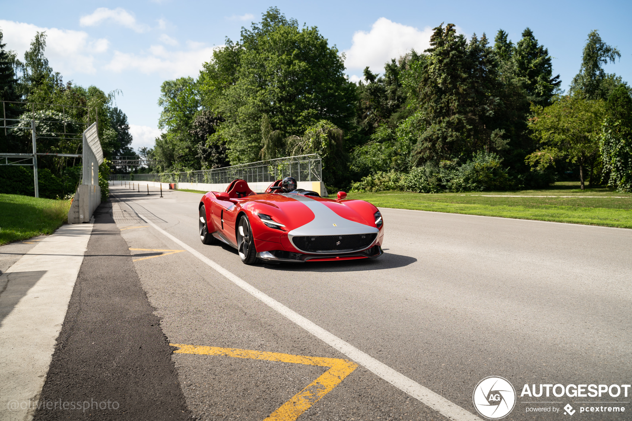 Ferrari Monza SP2 leeft zich uit op stratencircuit