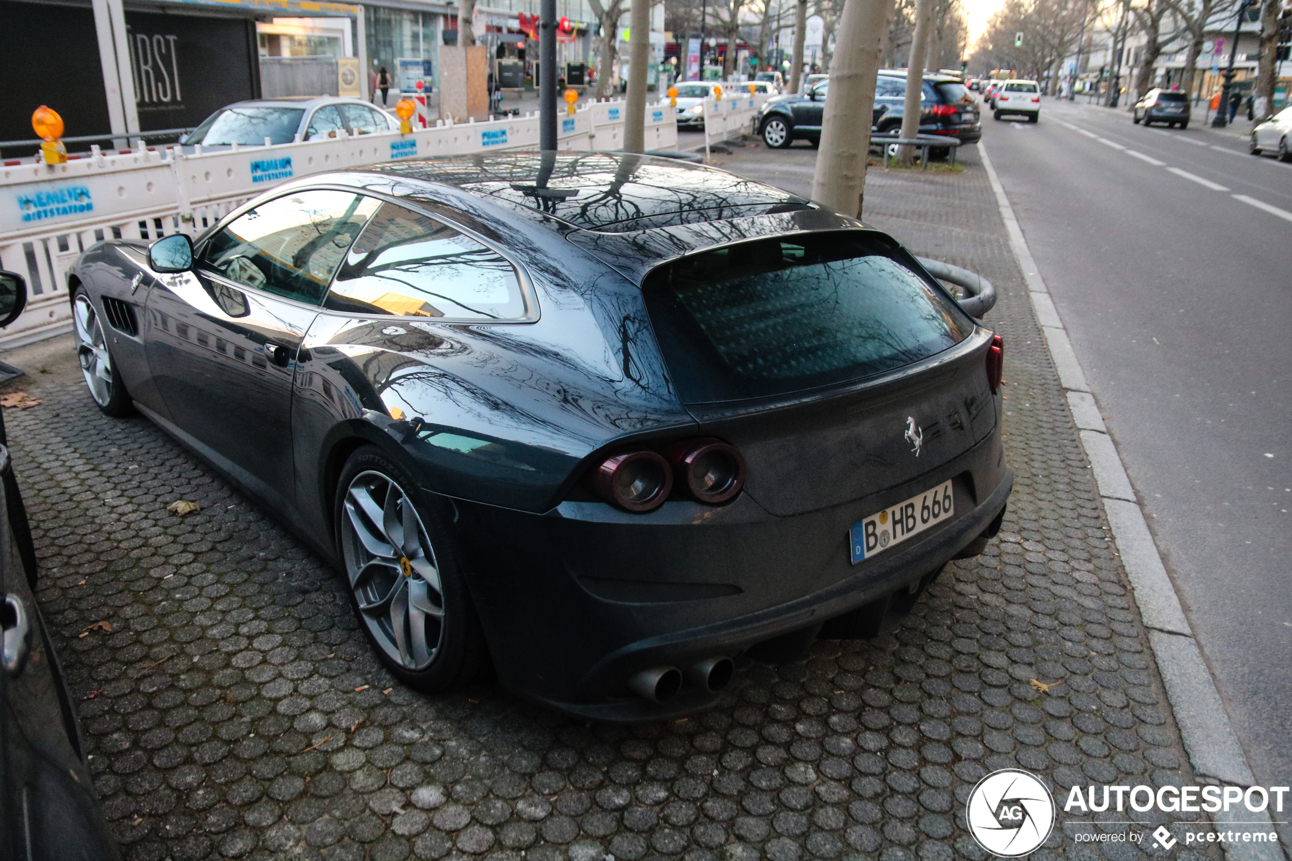 Ferrari GTC4Lusso T